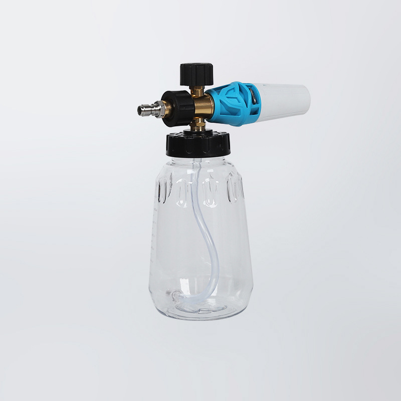 Hochdruckauto -Waschpistole und Schaumstofftopf