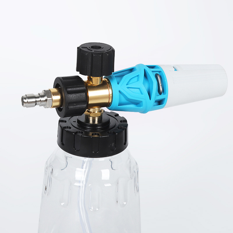 Hochdruckauto -Waschpistole und Schaumstofftopf