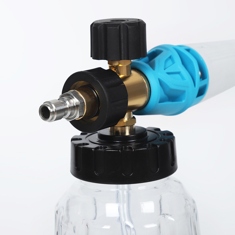 Hochdruckauto -Waschpistole und Schaumstofftopf