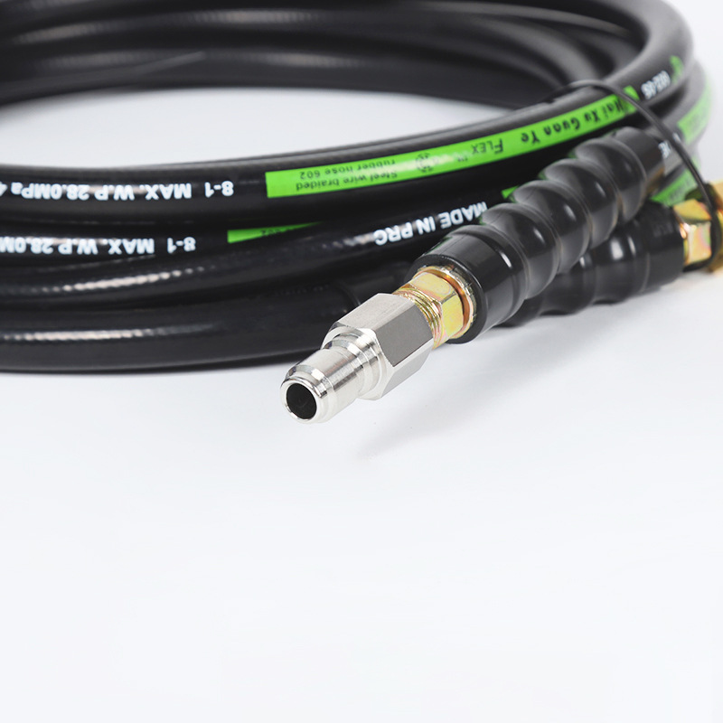 Entspannen Sie Hochdruckwasserrohre in Haushaltskanälen