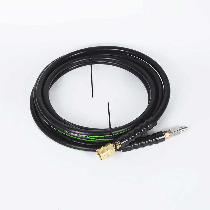 Entspannen Sie Hochdruckwasserrohre in Haushaltskanälen